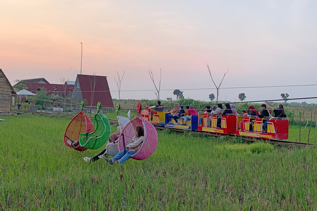 WAHANA BARU: Keranjang sultan jadi wahana terbaru yang dilirik ribuan wisatawan Noyo Gimbal.