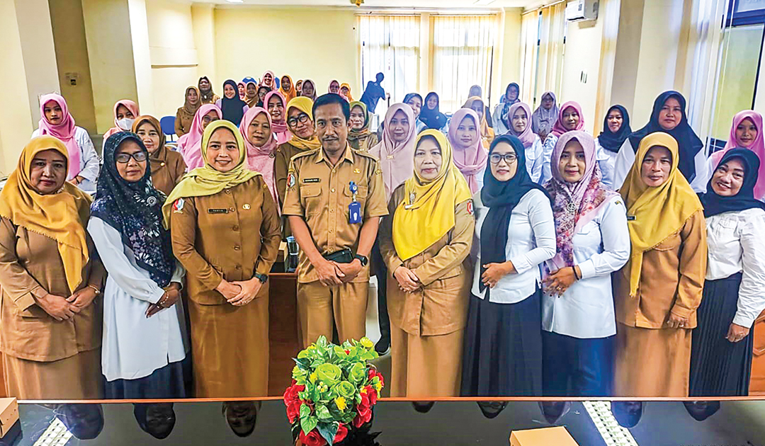 PERINGATI HAN: Ketua IGTKI Bojonegoro Anita Juliati (nomor enam dari kiri) bersama Kabid PAUD dan PNF Rasmadi usai koordinasi persiapan HAN 2024.