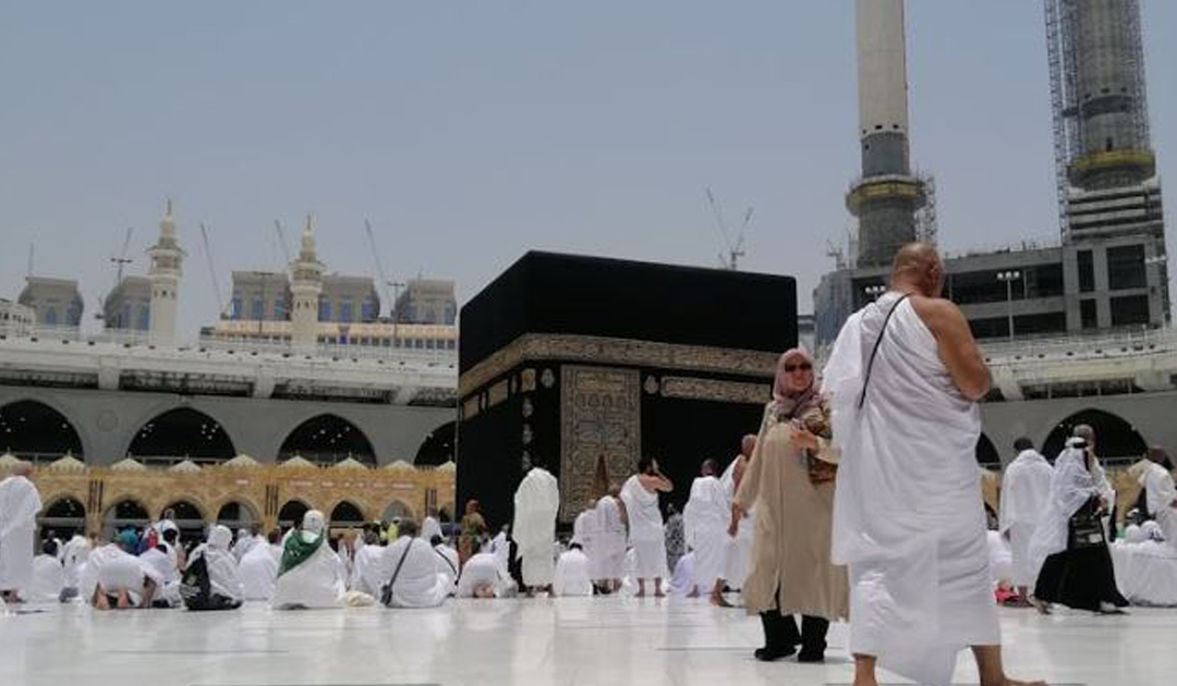 Perjalanan haji dan rangkaian- rangkaian ibadah haji.