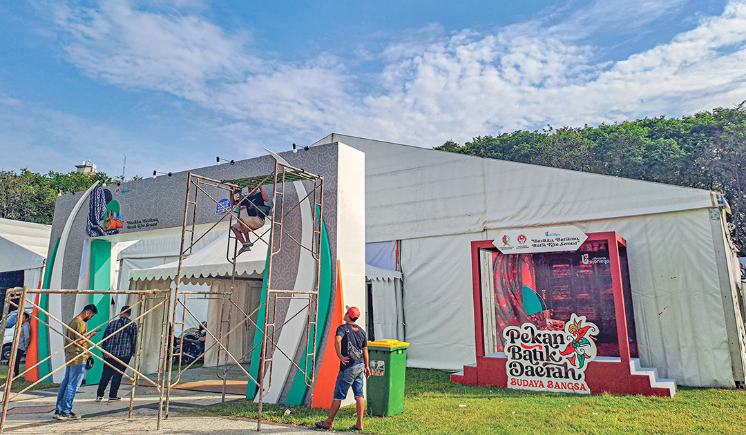 GRATIS: Disbudpar Bojonegoro menggelar Pekan Batik Daerah Budaya Bangsa bertema "Batikku, Batikmu, Batik Kita Semua" berlangsung pada 5-8 Juni 2024 di Alun-Alun Bojonegoro, tiket masuk gratis.
