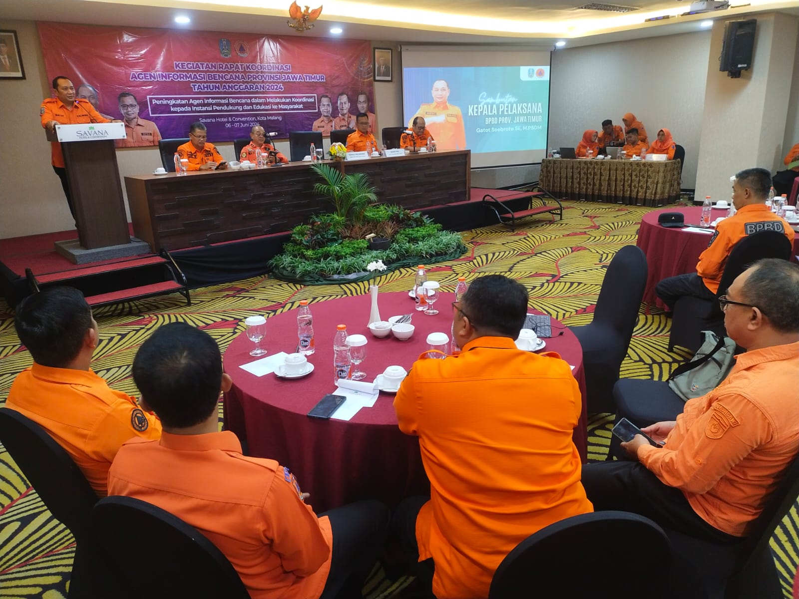 Kalaksa BPBD Jatim, Gatot Soebroto saat sambutan dan membuka rapat koordinasi Agisena (6/5).