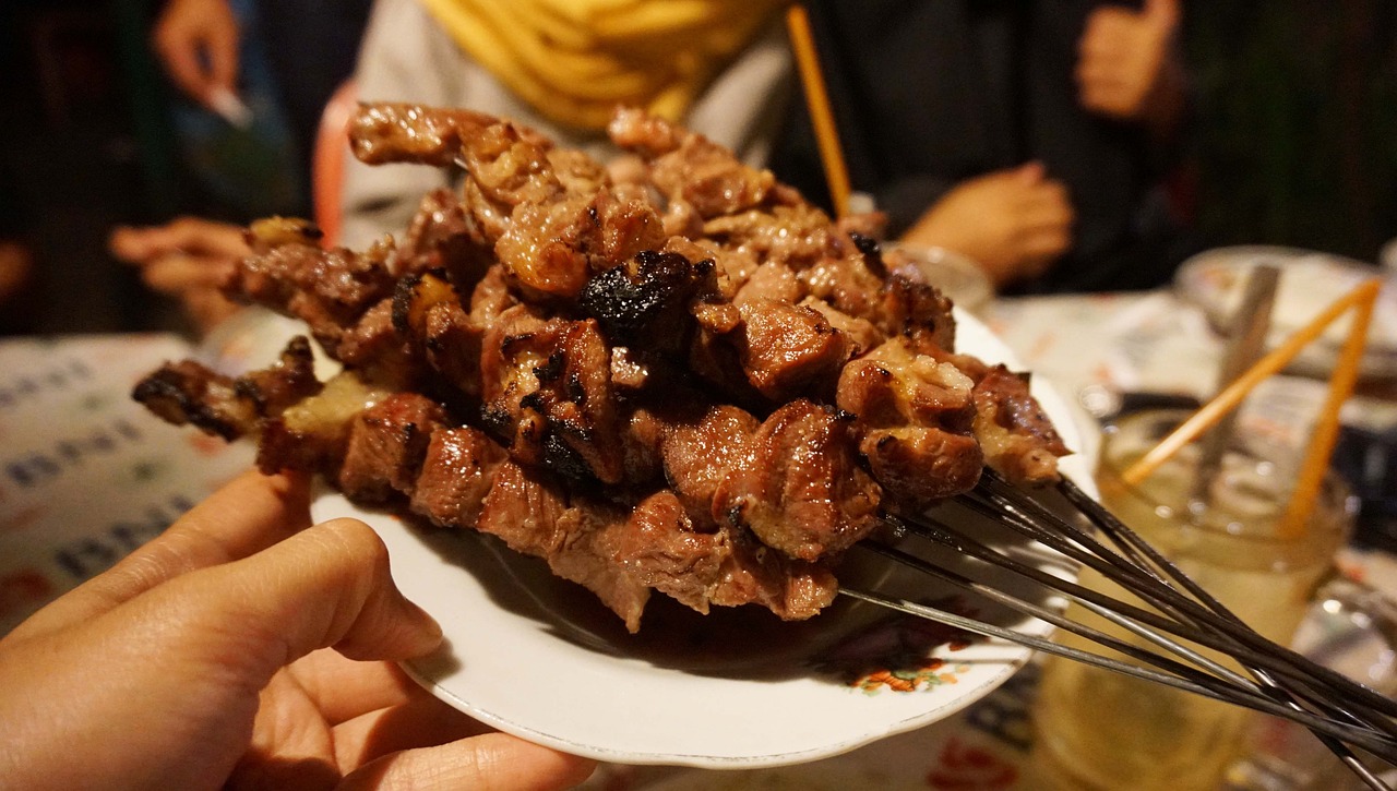 Waspadai ketika Idul Adha, konsumsi daging berlebihan tidak baik loh.