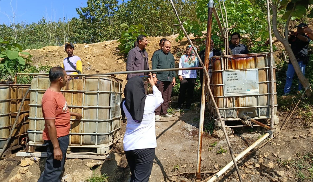 SUMUR TUA: Komisi B DPRD Bojonegoro lakukan kunjungan di lokasi penambangan minyak sumur tua turut Desa Plantungan, Kecamatan Blora pada Rabu lalu (19/6).