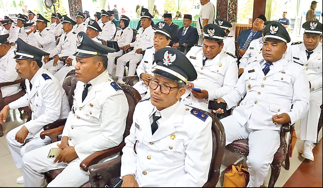 DIPERPANJANG: Para kades mendapatkan perpanjangan jabatan kemarin di pendapa Pemkab Blora
