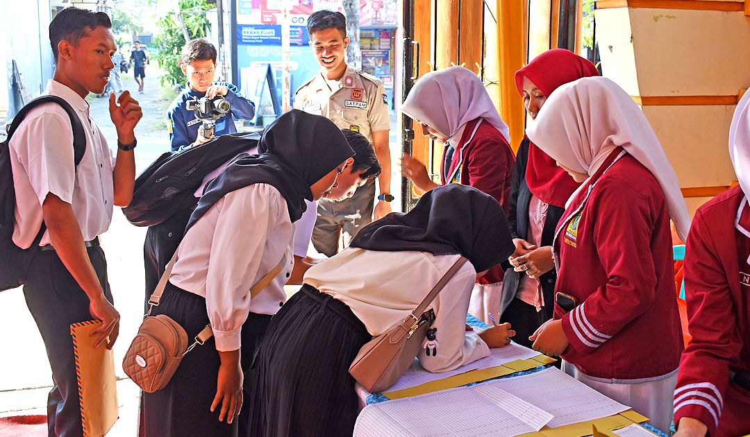Pemuda mencari kerja, sejak Januari hingga Mei tercatat 1.009 warga Bojonegoro mencari pekerjaan.