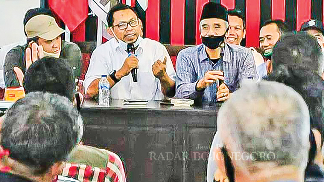 KOALISI PETAHANA: Ketua DPD PKS Blora Santoso Budi Susetyo (tengah) bersama KETUA DPC PKB Blora Gus Hakim (kanan) dipastikan komitmen berkoalisi untuk dukung Arief Rohman-Sri Setyorini