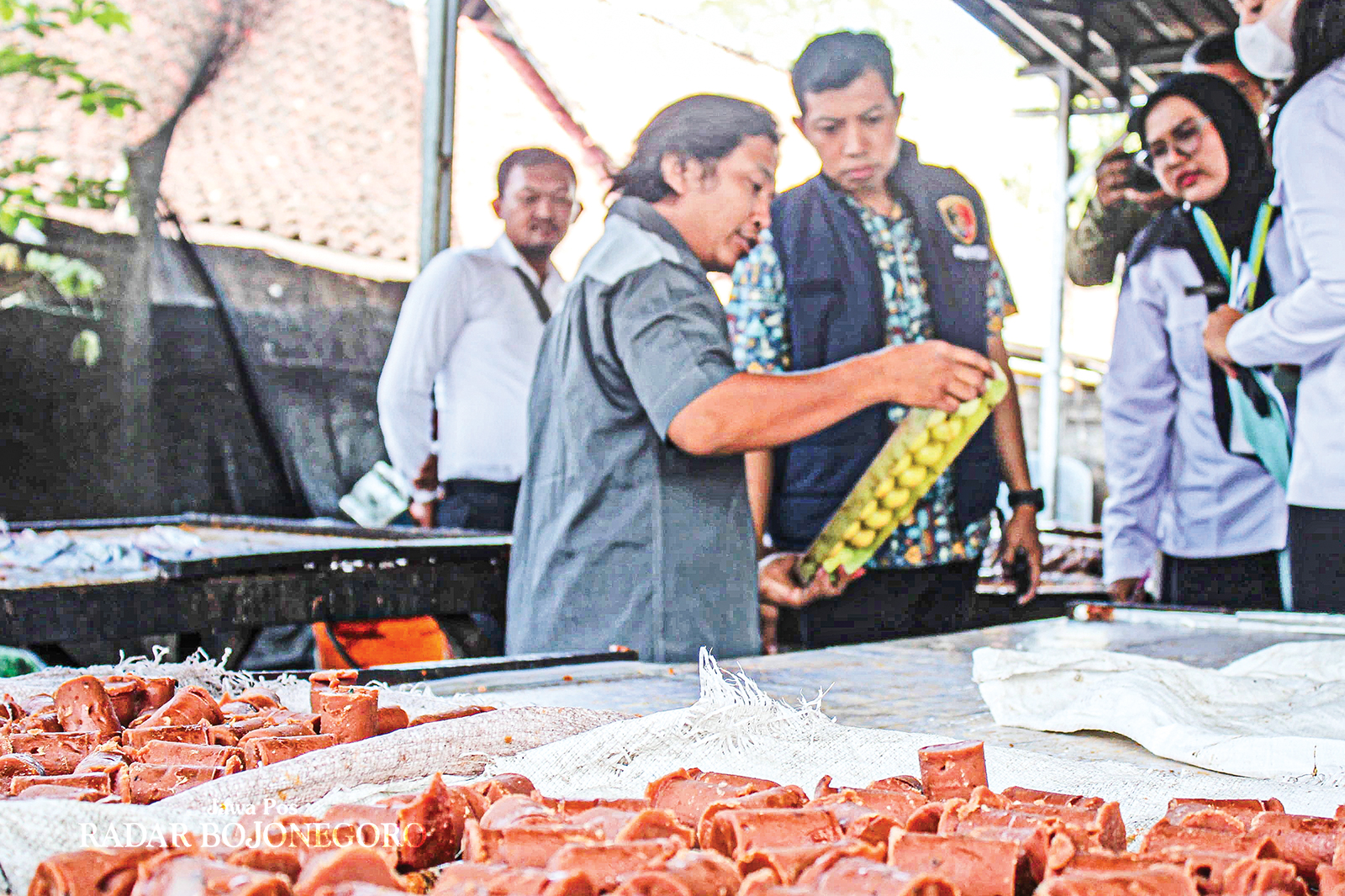 SIDAK: Tim gabungan sidak rumah produksi gula merah di Dukuh Nglebok, Kelurahan Tambakromo, Kecamatan Cepu Rabu(24/7).