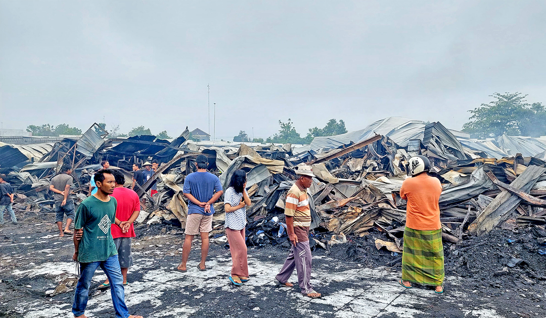 KEBAKARAN: Imbas dari kebakaran Pasar Ngawen pada Januari 2024 lalu. PAD yang bersumber dari retribusi pasar bakal berkurang Rp 3 miliar. (LUKMAN HAKIM/RADAR BOJONEGORO)