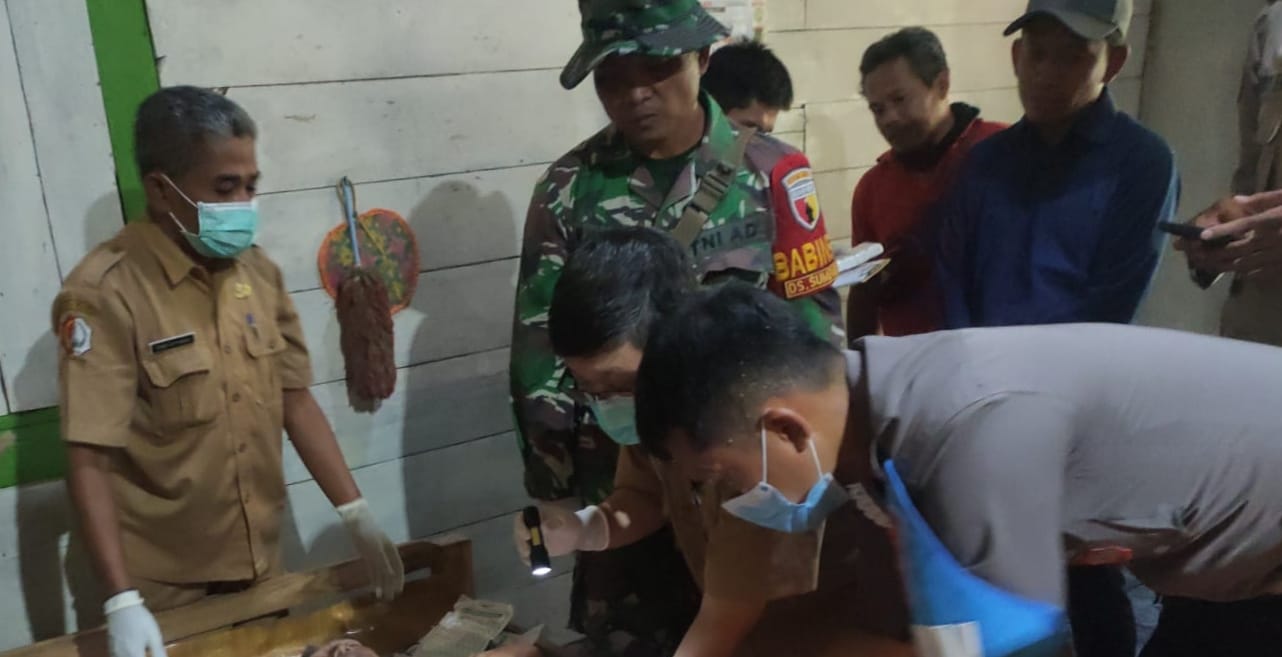 Petugas terkait telah melakukan evakuasi warga yang bundir dengan gantung diri di pohon mangga.
