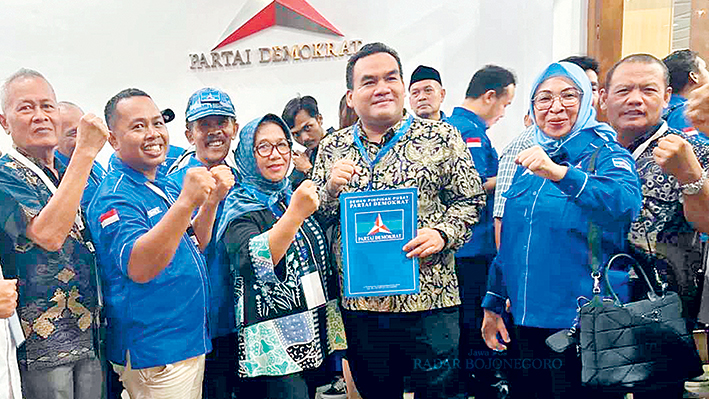 OLID: Dukungan koalisi parpol terhadap Bapaslon Arief Rohman-Sri Setyorini (Asri) terus bertambah dan solid memenangkan Pilkada Blora 2024. (ISTIMEWA/RADAR BOJONEGORO)