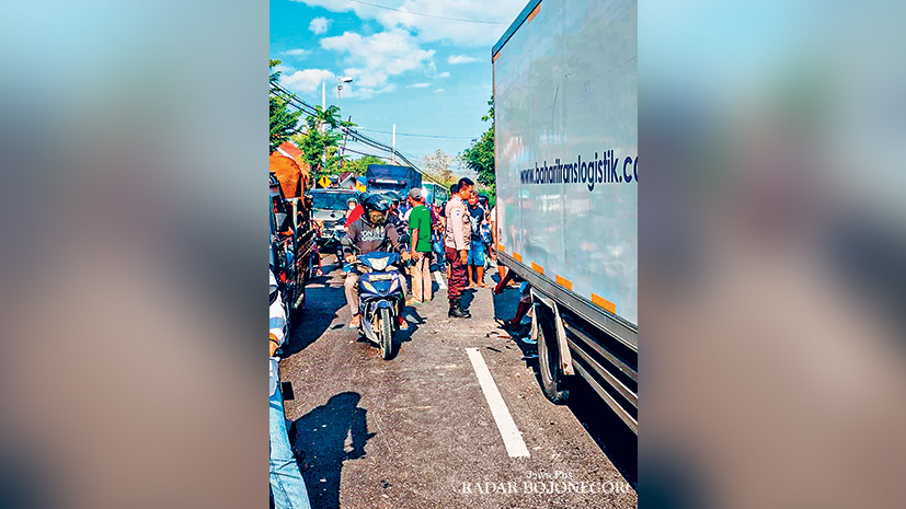 RAWAN LAKA: Jalan Nasional poros Bojonegoro-Babat rawan laka, selama dua hari tercatat empat nyawa melayang. (DHANI WAHYU ALFIANSYAH/RADAR BOJONEGORO)