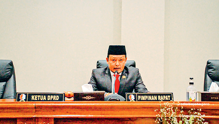 FOKUS: Abdulloh Umar memimpin Rapat Paripuna Istimewa, Jumat (16/8)