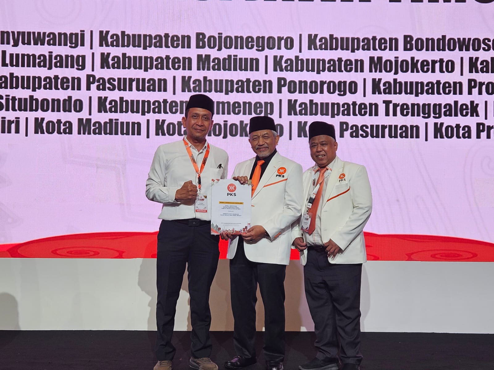 Bacabup Setyo Wahono terima surat rekomendasi PKS untuk maju Pilkada Bojonegoro 2024.