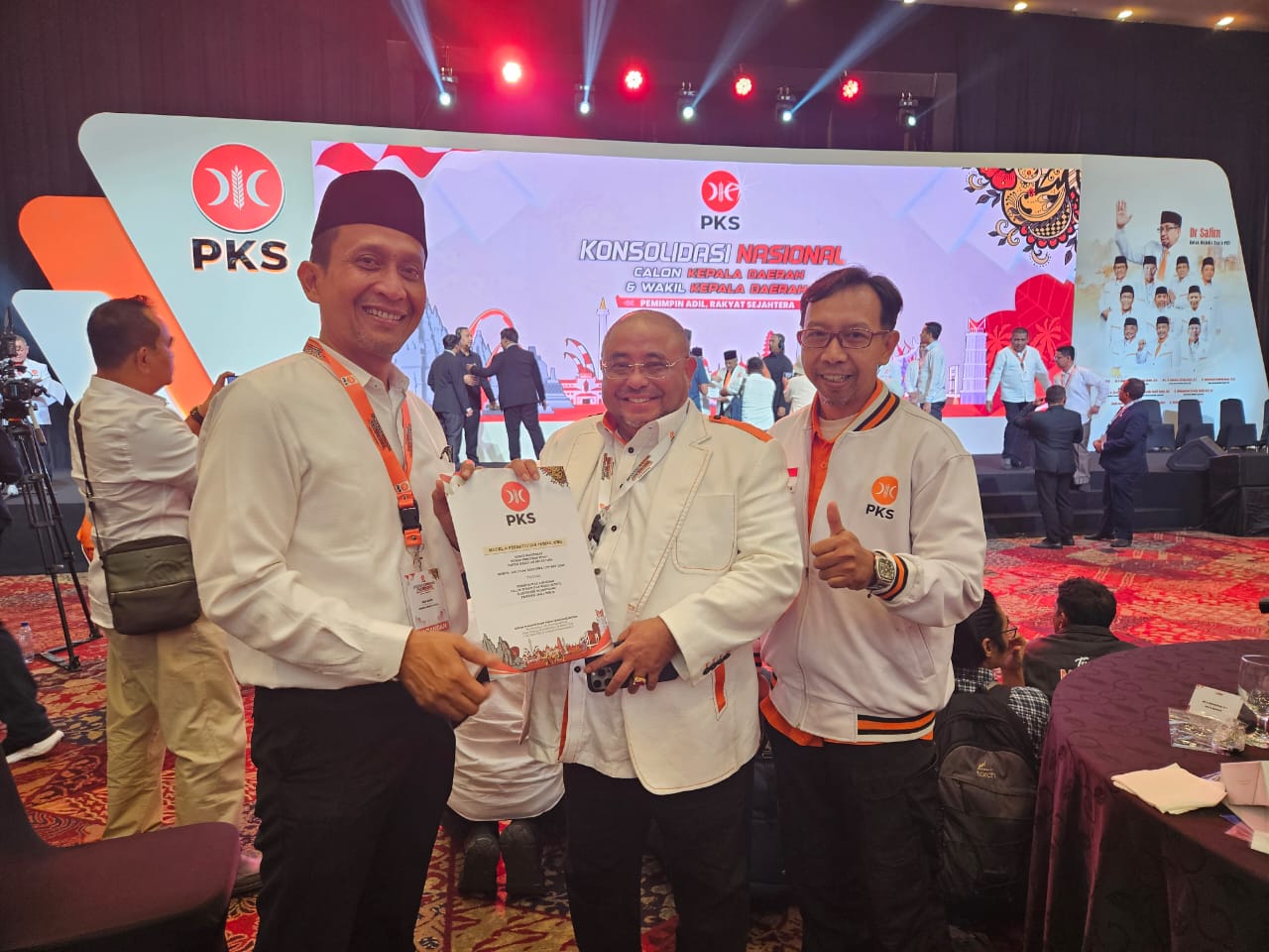 Setyo Wahono bersama Sekjen PKS, Habib Aboebakar Alhabsyi (tengah) dan Ketua DPD PKS Bojonegoro, Driarso. Wahono mendapat surat rekomendasi untuk Pilkada Bojonegoro 2024.