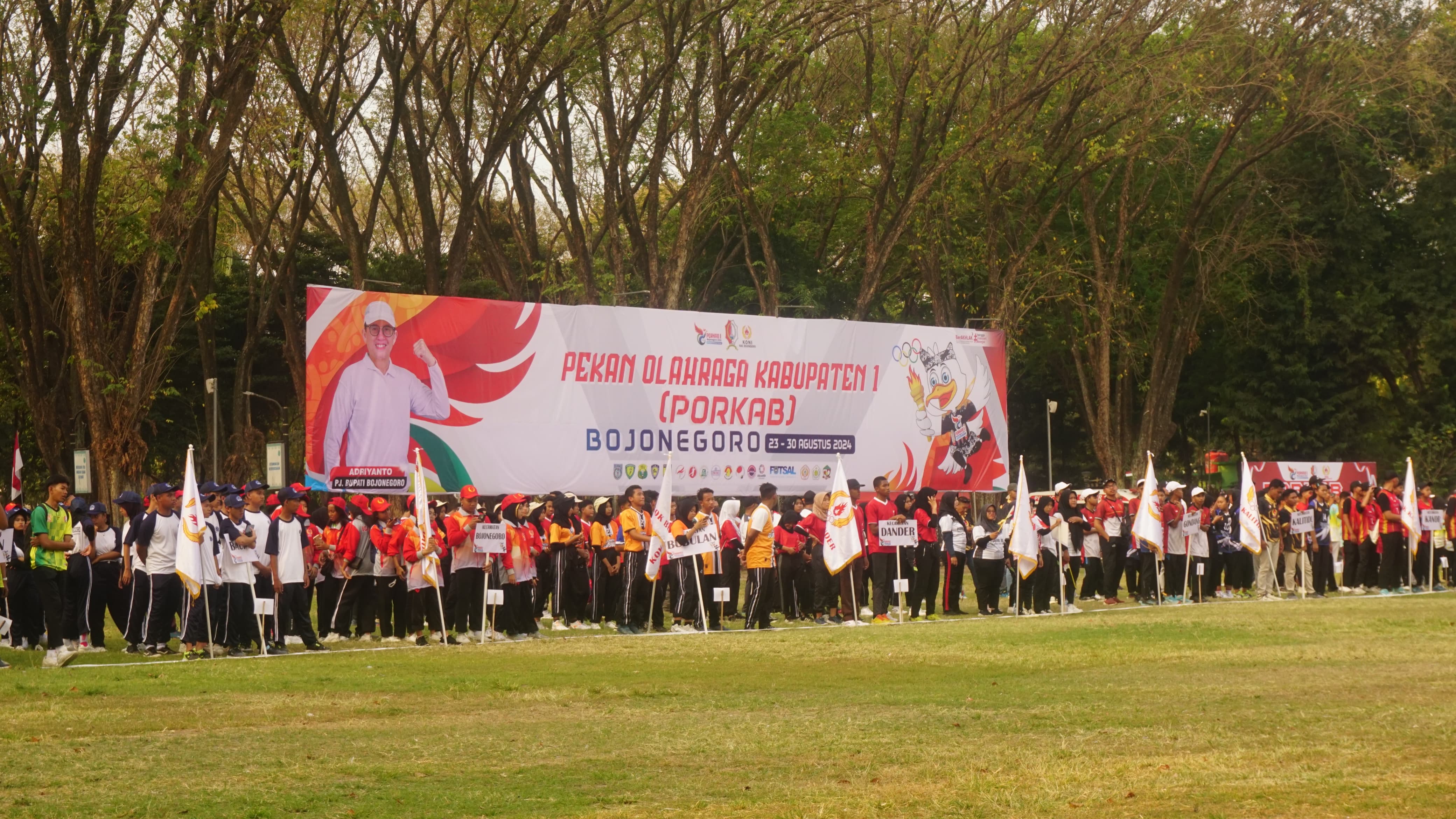 JUNJUNG SPORTIVITAS: Ribuan atlet dari 17 cabang olahraga siap berkompetisi secara sportif pada ajang Porkab 1 Bojonegoro 2024, mulai 23-30 Agustus 2024. (FARHAN REZA ARDIANSYAH/RADAR BOJONEGORO)