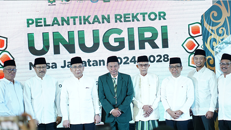SINERGI: Dari kiri ke kanan BPP Unugiri, Drs. Saifuddin Idris, MM; Sekjen PBNU, Saifullah Yusuf; Ketum PBNU, KH Yahya Cholil Staquf: Rektor Unugiri, K.H. M. Jauharul Maarif; Rais Syuriyah PCNU Bojoneg