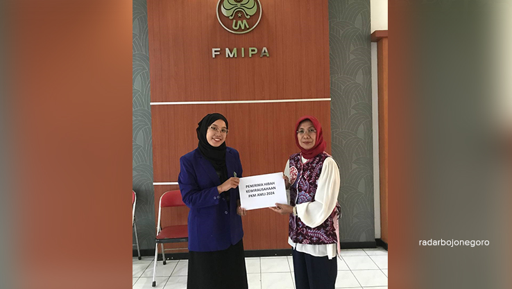 BERPRESTASI: Deretan prestasi akademik maupun non akademik pernah diraih Febriana Hidayatus Sholihah. Salah satunya ia bersama timnya raih PKM AMLI. (ISTIMEWA/RADAR BOJONEGORO)
