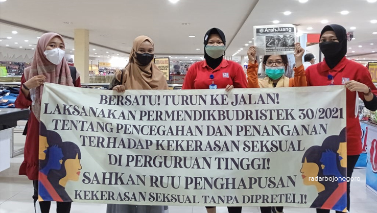 BERGERAK MASIF: LPS aktif mengampanyekan isu terkini. Salah satunya pengesahan RUU Penghapusan Kekerasan Seksual dan melaksanakan Permendikbudristek Nomor 30 Tahun 2021. (ISTIMEWA/RADAR BOJONEGORO)
