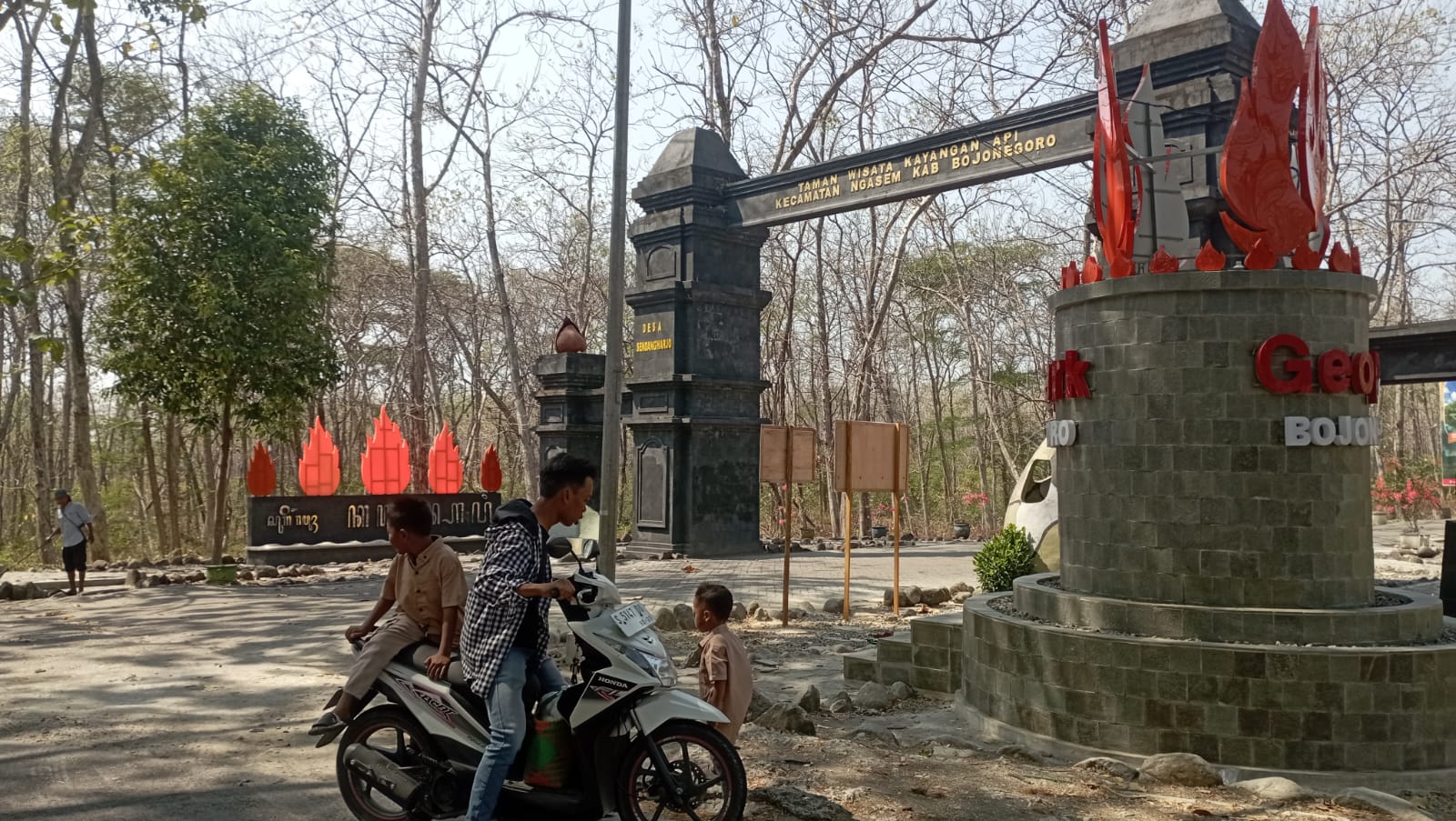 BUTUH PEREMAJAAN: Salah satu tempat wisata yang dikelola Pemkab Bojonegoro yakni Wisata Kayangan Api butuh peremajaan agar semakin lebih banyak pengunjung.