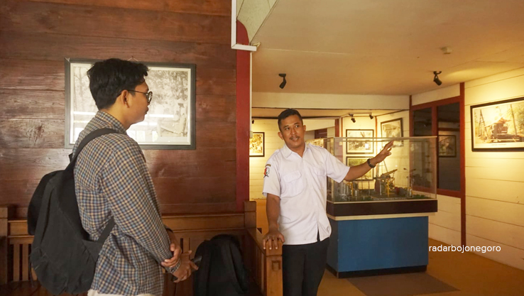 TEKSAS WONOCOLO: Museum Geopark Wonocolo menyimpan beragam artefak sejarah seputar pengeboran migas tradisional sejak era kolonialisme. (FARHAN REZA ARDIANSYAH/RADAR BOJONEGORO)