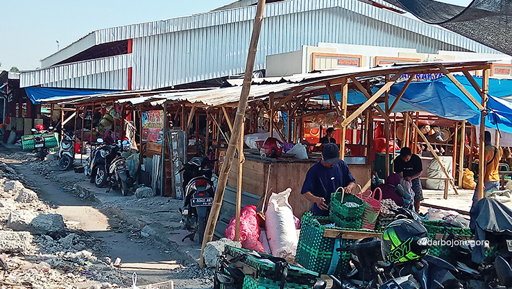 Lebih dari setengah tahun, nasib Pasar Ngawen masih belum pasti. Bupati Blora Arief Rohman terus berupaya agar pembangunan Pasar Ngawen yang ludes terbakar pada awal 2024 lalu. (RAHUL OSCARRA DUTA)