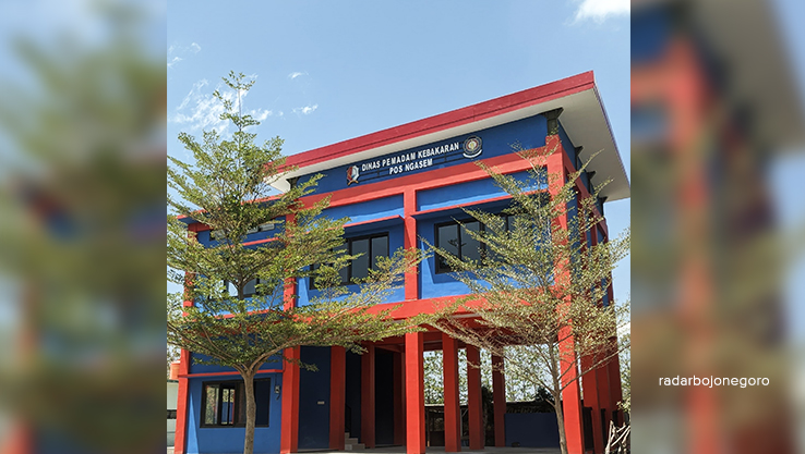 SEPI: Kondisi Gedung Pos Damkar Ngasem sepi. Padahal bangunan tersebut direncanakan bakal beroperasi pada September 2023. (WAHYU DHANI ALFIANSYAH/RADAR BOJONEGORO)