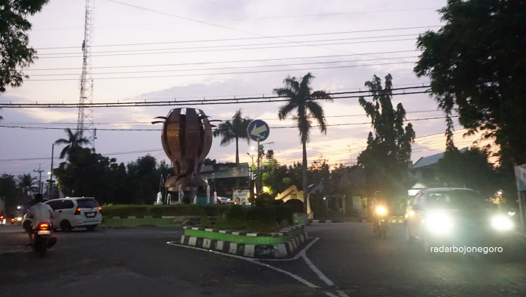 BELUM ADA PROGRES: Rencananya bakal dibangun flyover di Bundaran Jetak. Namun, progresnya masih belum jelas. (FARHAN REZA ARDIANSYAH FOR RADAR BOJONEGORO)