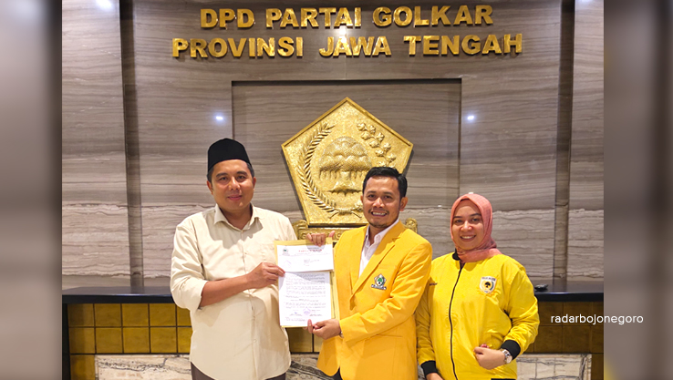 PENETAPAN: Siswanto telah menerima surat penetapan dari DPP Partai Golkar yang mengamanatkan menduduki Wakil Ketua DPRD Blora periode 2024-2029. (ISTIMEWA/RADAR BOJONEGORO)