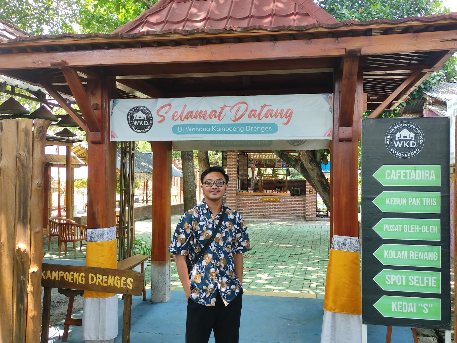 ASRI: Wahana Kampoeng Drenges di Kecamatan Sugihwaras, Kabupaten Bojonegoro menawarkan keasrian tempat dan rindangnya pepohonan. Juga memberikan edukasi budidaya jamur tiram. (AHMAD NAWAF TIMYATI FAND
