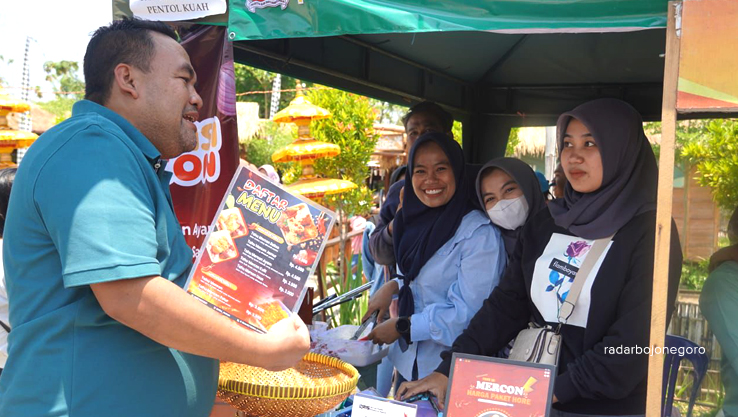 APRESIASI: Bupati Blora Arief Rohman mengapresiasi program PKKP yang mampu berkontribusi dalam pembangunan desa-desa, khususnya bidang UMKM. (ISTIMEWA/RADAR BOJONEGORO)