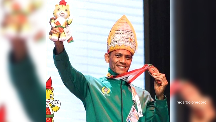 HARUMKAN BOJONEGORO: Slamet Hariyanto mengharumkan Bojonegoro di kancah nasional, karena berhasil medali perunggu binaraga PON 2024. (ISTIMEWA/RADAR BOJONEGORO)