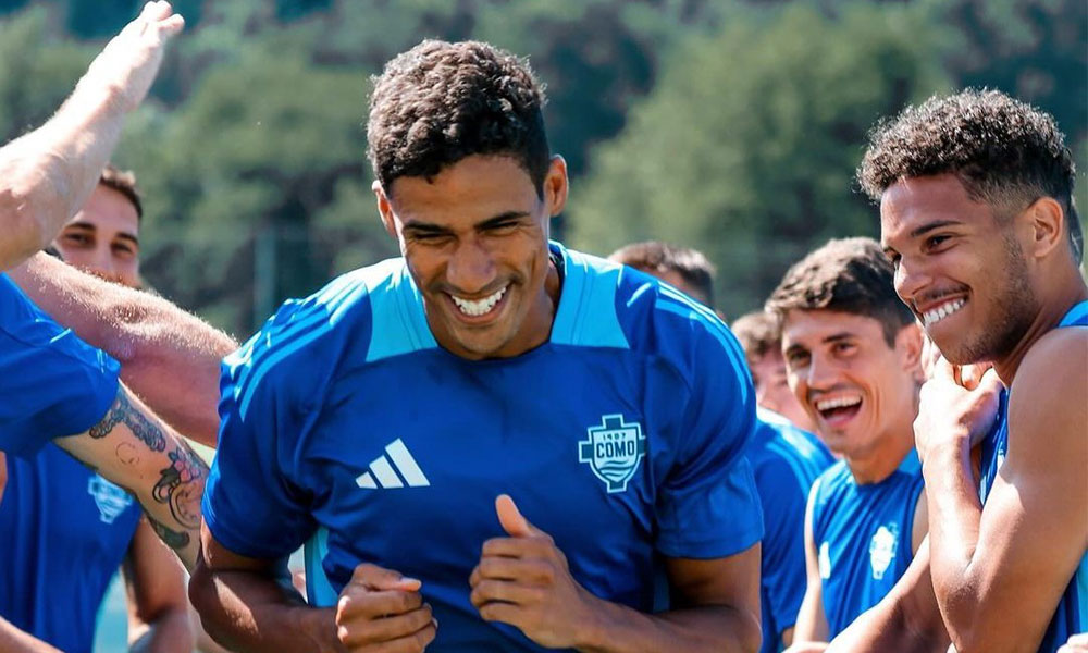Raphael Varane saat tiba di Como 1907.