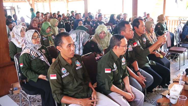 PEMBAHASAN: Pendamping desa di Kabupaten Blora sedang berkumpul membahas skema insentif di Pendapa Pemkab Blora. (M. LUKMAN HAKIM/RADAR BOJONEGORO)