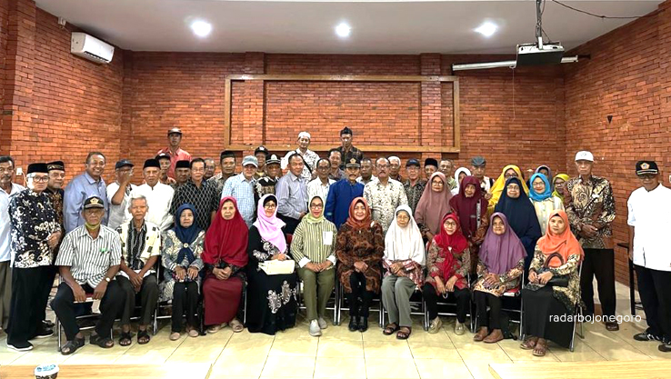 SEPAKAT: Pensiunan atau mantan birokrat Pemkab Blora sepakat mendukung paslon Asri. (ISTIMEWA/RADAR BOJONEGORO)