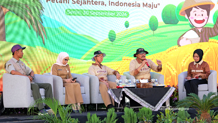 TANTANGAN: Asisten II Setda Bojonegoro, DKPP, DPMPTSP, hingga BSIP Jatim menjadi narasumber dalam sarasehan di FFD 2024. Sarasehan membahas tantangan hingga potensi pertanian ke depan.