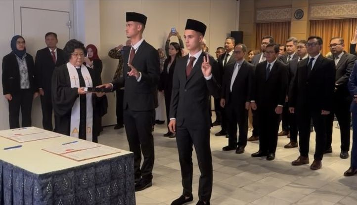 Setelah mengambil sumpah kewarganegaraan di KBRI Brussels, Mees Hilgers dan Eliano Reijnders langsung dipanggil membela Timnas Indonesia. (Dok. PSSI)