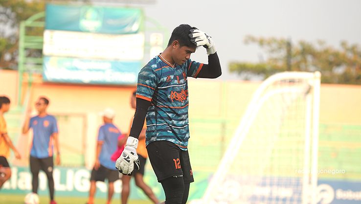 WAJIB MENANG: Persibo latihan di Stadion Letjend Soedirman Bojonegoro untuk mematangkan persiapan laga dengan Persipal Palu di kandang dengan target wajib menang. (IRVAN RAMADHON/RADAR BOJONEGORO)