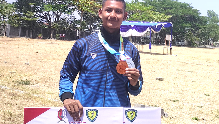 PRESTASI: Wahyu Aditya Pratama kerap boyong juara kejuaraan olahraga tolak peluru tingkat kabupaten hingga provinsi. (ISTIMEWA/RADAR BOJONEGORO)