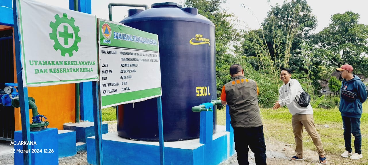 Di samping penyaluran air bersih melalui truk tangki, sumur bor yang dibangun BPBD Bojonegoro dapat membantu mengatasi kekeringan di seantero Bojonegoro secara signifikan. (Dok. BPBD Bojonegoro)