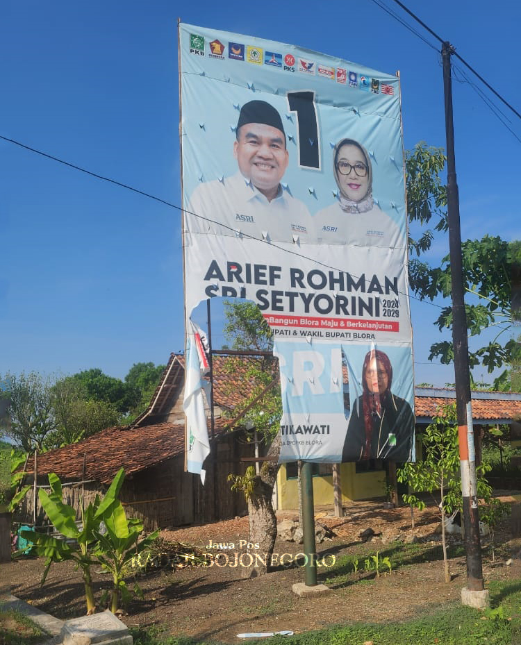 PENGERUSAKAN: Beberapa baliho kampanye milik paslon nomor urut 01 Asri dirusak oleh oknum tidak bertanggung jawab. (ISTIMEWA/RADAR BOJONEGORO)