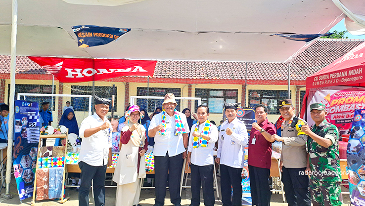 APRESIASI: Cabdin, forkopincam, dan dinas tenaga kerja berikan apresiasi kegiatan ini. (IST/RADAR BOJONEGORO)