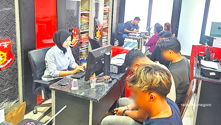 SUDAH PULANG: Muda-mudai yang terjaring razia Polres pada Rabu (16/10) lalu sudah dipulangkan semua, setelah menjalani pemeriksaan. (ISTIMEWA/RADAR BOJONEGORO)