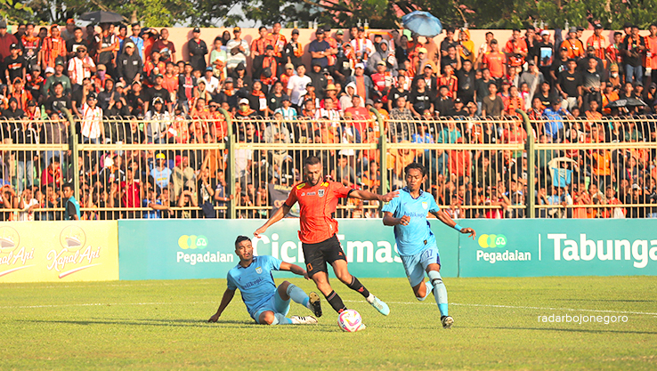 LAGA KANDANG: Persibo saat menjalani laga di kandang sendiri, bakal menjalani laga ke enam di Liga 2 melawan Rans Nusantara FC pada 26 Oktober mendatang. (YUAN EDO/RADAR BOJONEGORO)