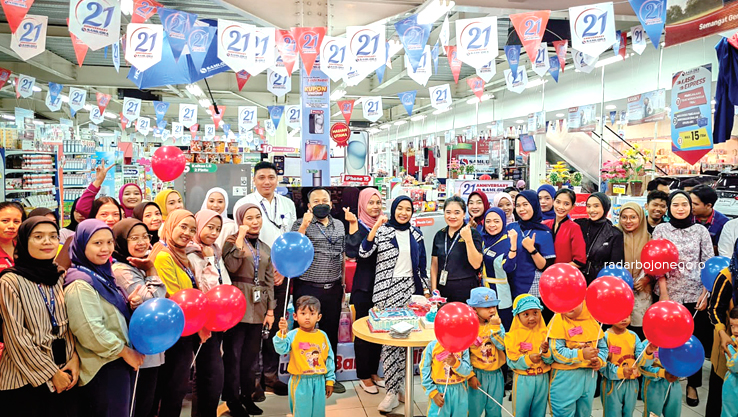 MERIAH: Perayaan HUT ke-21 Samudra Supermarket tawarkan aneka hadiah menarik bagi seluruh pelanggan setia. (ISTIMEWA/RADAR BOJONEGORO)