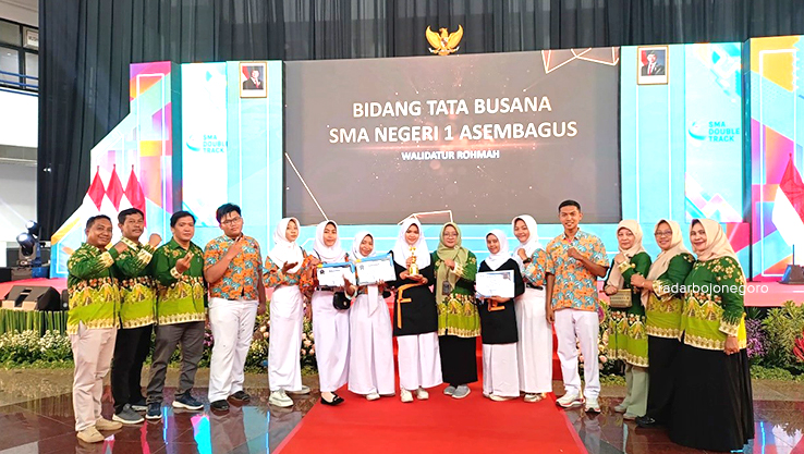 MEMBANGGAKAN: Double Track SMAN 1 Kasiman menerima 3 penghargaan pada MEA (Milenial Entrepreneur Award) 2024 untuk kategori Alumni Inspiratif, Perencanaan Usaha, dan Administrator Keuangan Terbaik.
