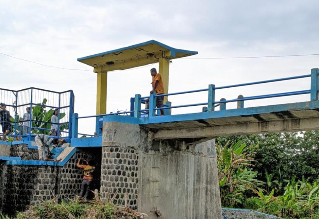 POTENSI WISATA: Dam di Desa Kacangan, Kecamatan Tambakrejo dilirik sebagai potensi wisata. Pemdes setempat sedang proses perencanaan. (FARHAN REZA ARDIANSYAH/RADAR BOJONEGORO)