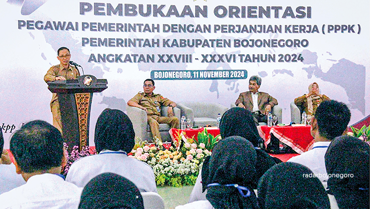 ORIENTASI PPPK: Pemkab membuka orientasi PPPK angkatan XXVIII sampai XXXVI di Pendapa Malowopati Senin (11/11). (DEWI SAFITRI/RADAR BOJONEGORO)