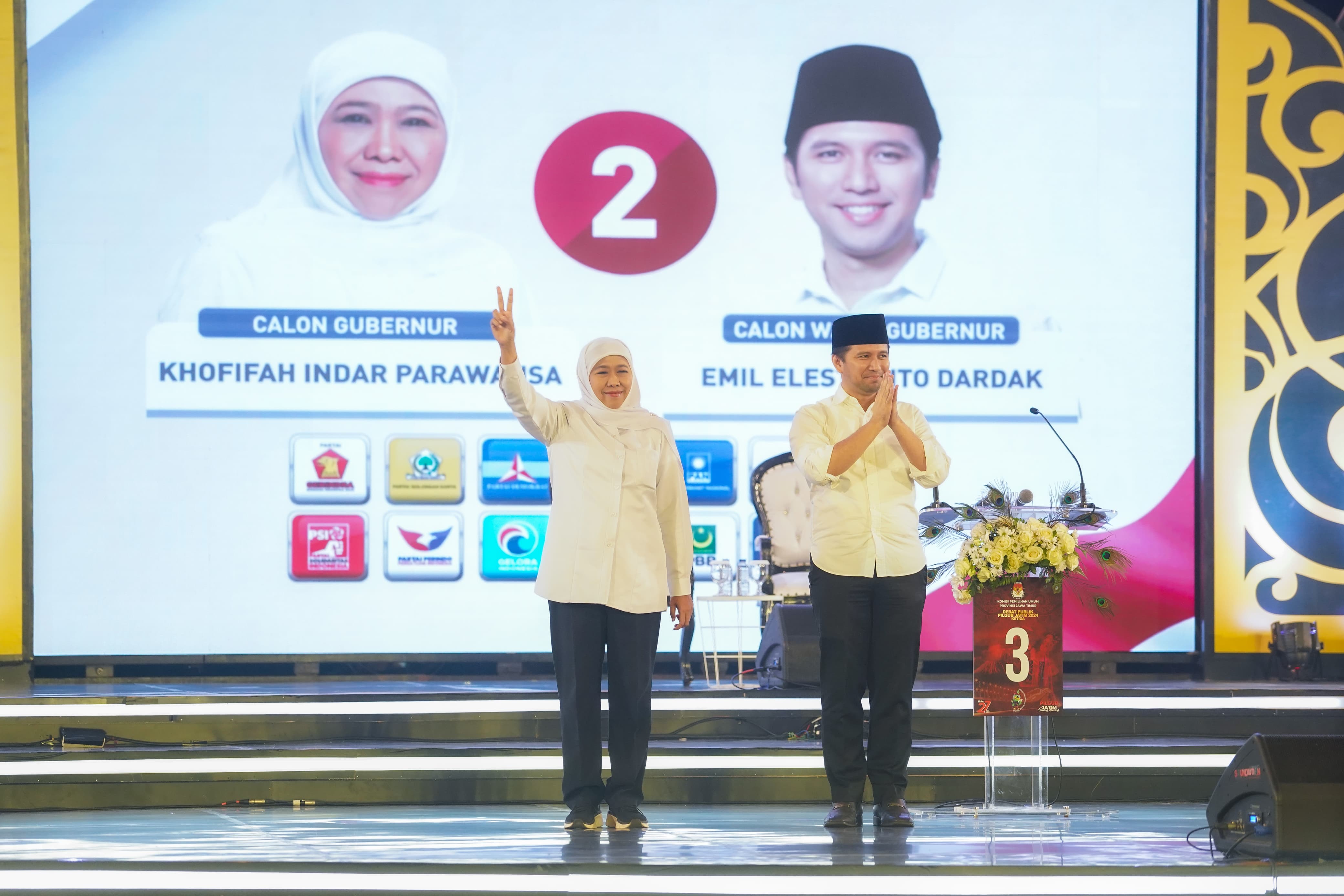 TAMPIL GEMILANG: Paslon Gubernur Jawa Timur Nomor Urut 2 Khofifah -Emil tampil gemilang dalam debat di Grand City Surabaya, Senin (18/11). (ISTIMEWA/RADAR BOJONEGORO)