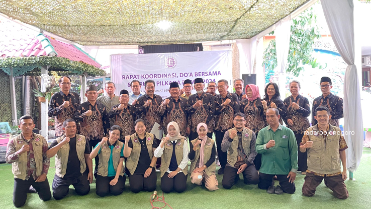 DOA PILKADA DAMAI: FKUB Bojonegoro menggelar doa bersama untuk Pilkada damai. (ISTIMEWA/RADAR BOJONEGORO)