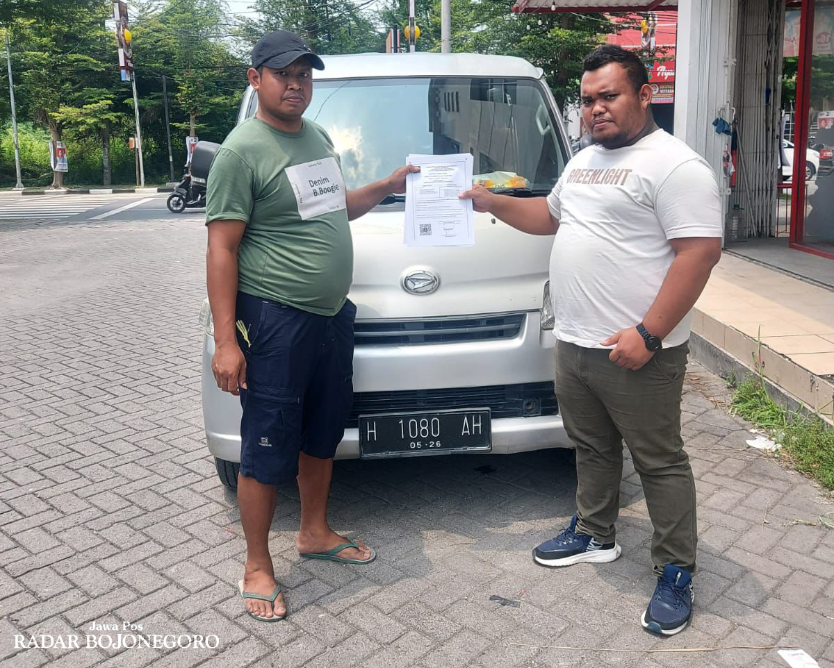 DITARIK LEASING: Mobil siaga Desa Sogo ditarik leasing karena pembayaran telat. Kini masuk ranah hukum. (RAHUL OSCARRA/RADAR BOJONEGORO)